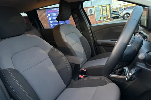 NA74UMB Dacia Jogger 1.6 Hybrid EXTREME MPV 5dr Petrol Hybrid Auto Euro 6 (s/s) (140 ps) Thumbnail #25