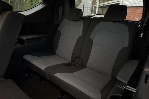 NA74UMB Dacia Jogger 1.6 Hybrid EXTREME MPV 5dr Petrol Hybrid Auto Euro 6 (s/s) (140 ps) Thumbnail #26