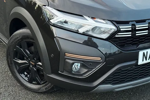 NA74UMB Dacia Jogger 1.6 Hybrid EXTREME MPV 5dr Petrol Hybrid Auto Euro 6 (s/s) (140 ps) Thumbnail #27