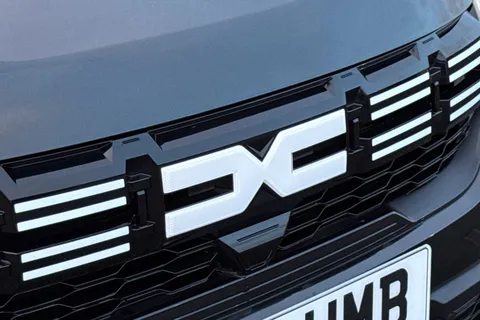 NA74UMB Dacia Jogger 1.6 Hybrid EXTREME MPV 5dr Petrol Hybrid Auto Euro 6 (s/s) (140 ps) Thumbnail #28