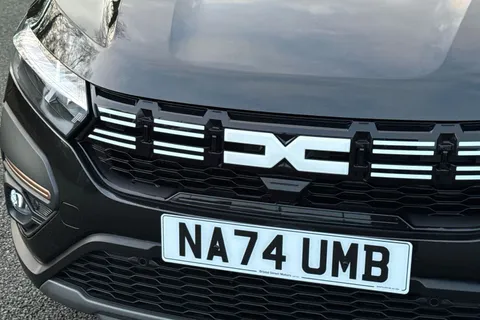 NA74UMB Dacia Jogger 1.6 Hybrid EXTREME MPV 5dr Petrol Hybrid Auto Euro 6 (s/s) (140 ps) Thumbnail #29