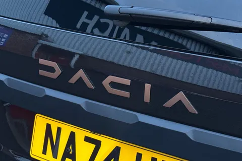 NA74UMB Dacia Jogger 1.6 Hybrid EXTREME MPV 5dr Petrol Hybrid Auto Euro 6 (s/s) (140 ps) Thumbnail #36