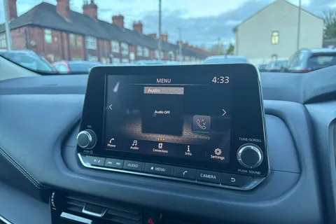 YF72JVD Nissan Qashqai 1.3 DIG-T MHEV Acenta Premium XTRON Euro 6 (s/s) 5dr Thumbnail #12