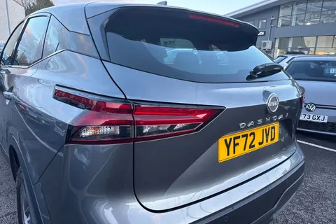 YF72JVD Nissan Qashqai 1.3 DIG-T MHEV Acenta Premium XTRON Euro 6 (s/s) 5dr Thumbnail #16