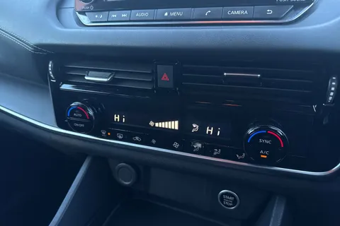 YF72JVD Nissan Qashqai 1.3 DIG-T MHEV Acenta Premium XTRON Euro 6 (s/s) 5dr Thumbnail #19