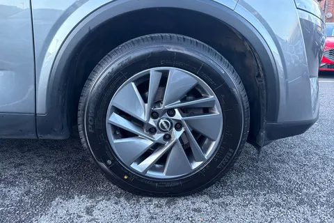 YF72JVD Nissan Qashqai 1.3 DIG-T MHEV Acenta Premium XTRON Euro 6 (s/s) 5dr Thumbnail #22