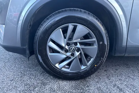 YF72JVD Nissan Qashqai 1.3 DIG-T MHEV Acenta Premium XTRON Euro 6 (s/s) 5dr Thumbnail #23