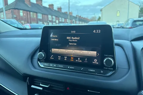 YF72JVD Nissan Qashqai 1.3 DIG-T MHEV Acenta Premium XTRON Euro 6 (s/s) 5dr Thumbnail #29