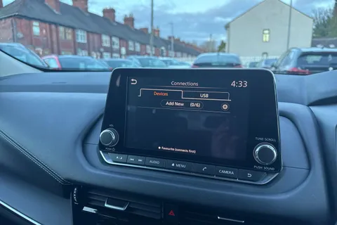 YF72JVD Nissan Qashqai 1.3 DIG-T MHEV Acenta Premium XTRON Euro 6 (s/s) 5dr Thumbnail #31