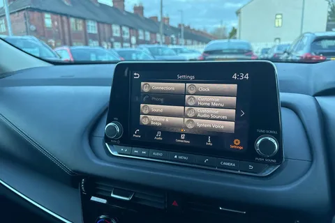 YF72JVD Nissan Qashqai 1.3 DIG-T MHEV Acenta Premium XTRON Euro 6 (s/s) 5dr Thumbnail #32