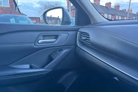 YF72JVD Nissan Qashqai 1.3 DIG-T MHEV Acenta Premium XTRON Euro 6 (s/s) 5dr Thumbnail #41