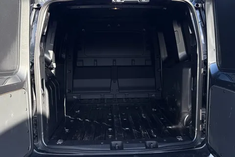 MF25JFY Volkswagen Caddy 1.5 eHybrid 150 Commerce Pro Van DSG [Tech] Thumbnail #10