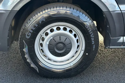 ML74VZY Volkswagen Crafter 2.0 TDI 140PS Commerce Plus High Roof Van Thumbnail #8