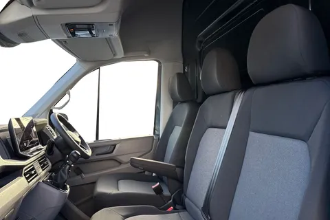 ML74VZY Volkswagen Crafter 2.0 TDI 140PS Commerce Plus High Roof Van Thumbnail #12