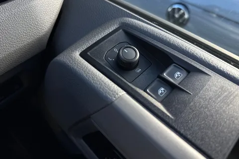 ML74VZY Volkswagen Crafter 2.0 TDI 140PS Commerce Plus High Roof Van Thumbnail #19