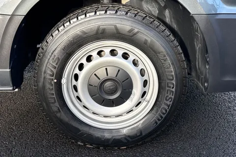 ML74VZY Volkswagen Crafter 2.0 TDI 140PS Commerce Plus High Roof Van Thumbnail #25