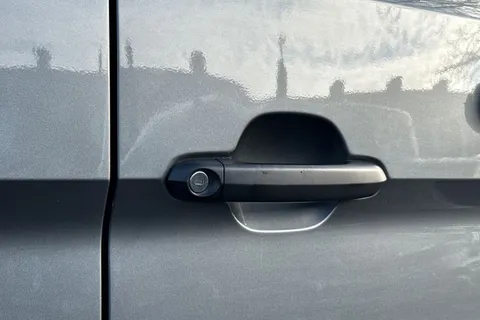 ML74VZY Volkswagen Crafter 2.0 TDI 140PS Commerce Plus High Roof Van Thumbnail #30