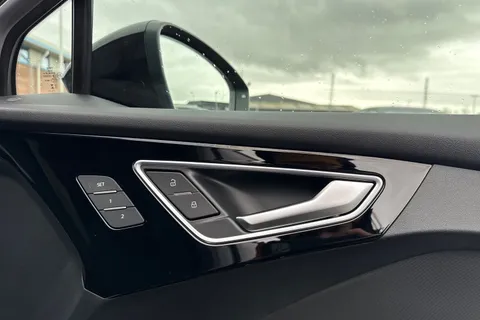  Audi Q4 e-tron 45 Black Edition Auto 5dr 82kWh Thumbnail #21