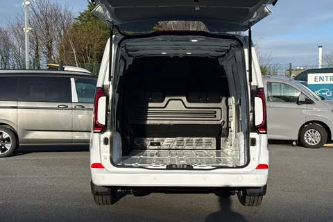 6 of 60 for VOLKSWAGEN TRANSPORTER 100kW 65kWh Commerce Pro Van Auto