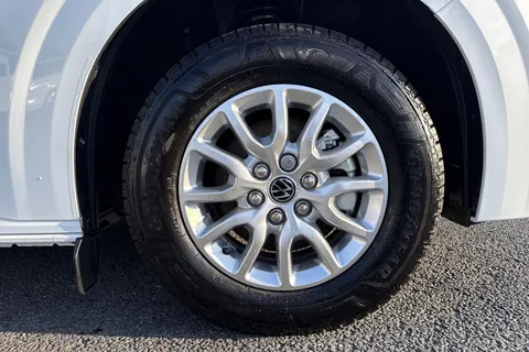 9 of 60 for VOLKSWAGEN TRANSPORTER 100kW 65kWh Commerce Pro Van Auto