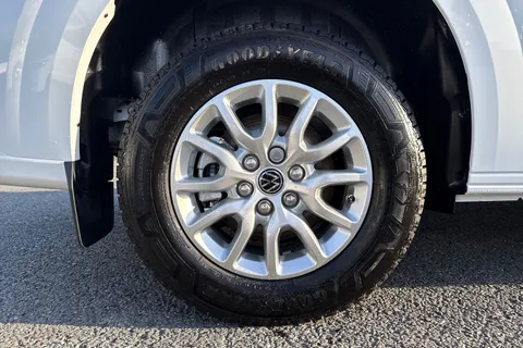 10 of 60 for VOLKSWAGEN TRANSPORTER 100kW 65kWh Commerce Pro Van Auto