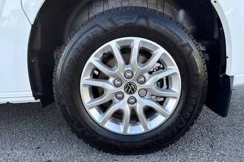 11 of 60 for VOLKSWAGEN TRANSPORTER 100kW 65kWh Commerce Pro Van Auto