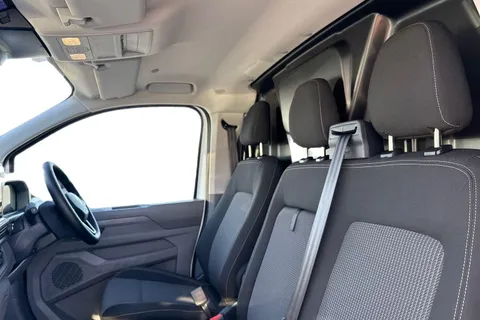 15 of 60 for VOLKSWAGEN TRANSPORTER 100kW 65kWh Commerce Pro Van Auto