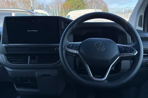 17 of 60 for VOLKSWAGEN TRANSPORTER 100kW 65kWh Commerce Pro Van Auto