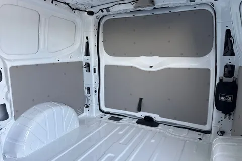 18 of 60 for VOLKSWAGEN TRANSPORTER 100kW 65kWh Commerce Pro Van Auto