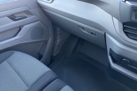 19 of 60 for VOLKSWAGEN TRANSPORTER 100kW 65kWh Commerce Pro Van Auto