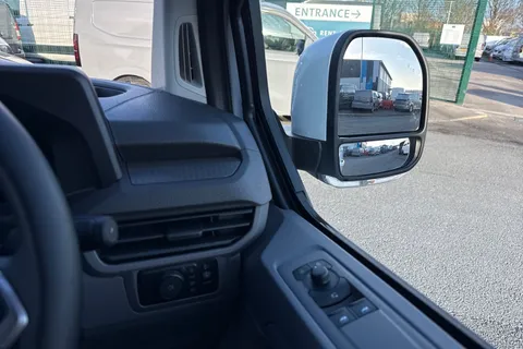 20 of 60 for VOLKSWAGEN TRANSPORTER 100kW 65kWh Commerce Pro Van Auto