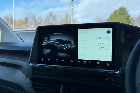 21 of 60 for VOLKSWAGEN TRANSPORTER 100kW 65kWh Commerce Pro Van Auto