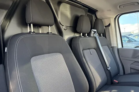 23 of 60 for VOLKSWAGEN TRANSPORTER 100kW 65kWh Commerce Pro Van Auto