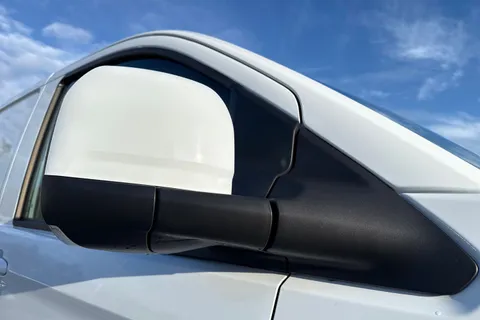 25 of 60 for VOLKSWAGEN TRANSPORTER 100kW 65kWh Commerce Pro Van Auto