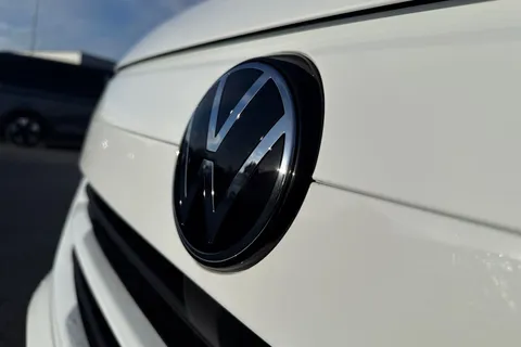 28 of 60 for VOLKSWAGEN TRANSPORTER 100kW 65kWh Commerce Pro Van Auto