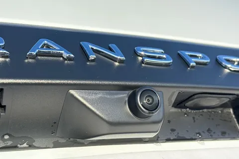 30 of 60 for VOLKSWAGEN TRANSPORTER 100kW 65kWh Commerce Pro Van Auto