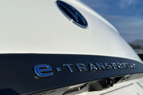 31 of 60 for VOLKSWAGEN TRANSPORTER 100kW 65kWh Commerce Pro Van Auto