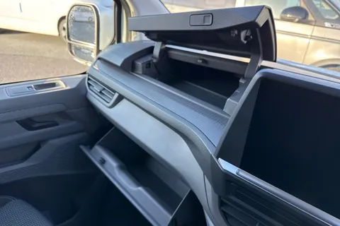 34 of 60 for VOLKSWAGEN TRANSPORTER 100kW 65kWh Commerce Pro Van Auto