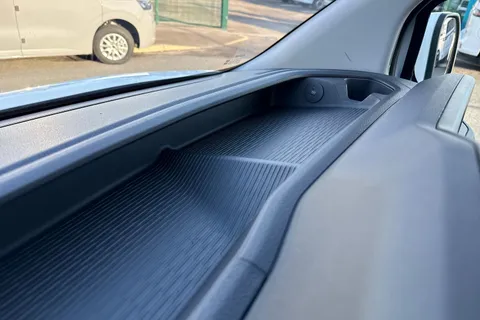 35 of 60 for VOLKSWAGEN TRANSPORTER 100kW 65kWh Commerce Pro Van Auto