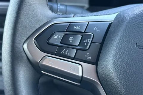 38 of 60 for VOLKSWAGEN TRANSPORTER 100kW 65kWh Commerce Pro Van Auto