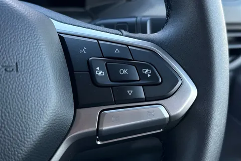 39 of 60 for VOLKSWAGEN TRANSPORTER 100kW 65kWh Commerce Pro Van Auto