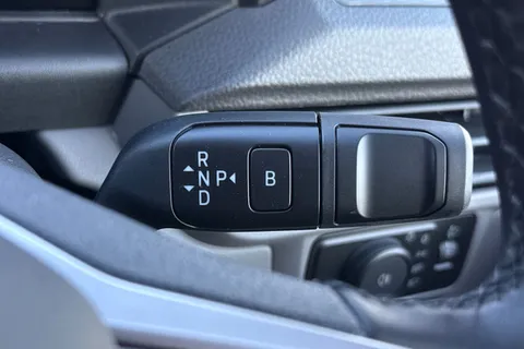 40 of 60 for VOLKSWAGEN TRANSPORTER 100kW 65kWh Commerce Pro Van Auto