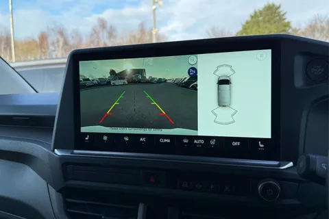 46 of 60 for VOLKSWAGEN TRANSPORTER 100kW 65kWh Commerce Pro Van Auto