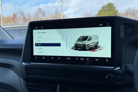 48 of 60 for VOLKSWAGEN TRANSPORTER 100kW 65kWh Commerce Pro Van Auto