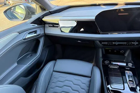 KJ25MKX Audi A6 270kW Performance 100kWh S Line 5dr Auto Thumbnail #15