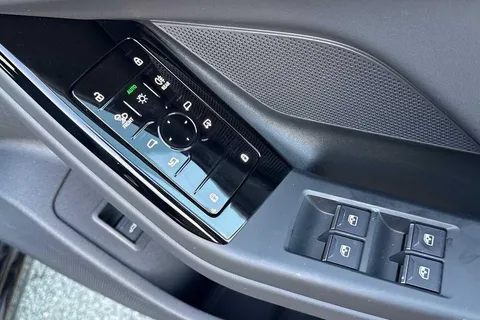 KJ25MKX Audi A6 270kW Performance 100kWh S Line 5dr Auto Thumbnail #18