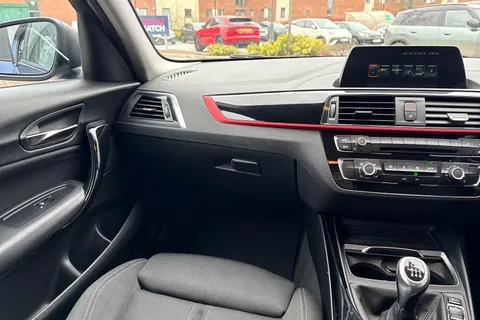 NV18USY BMW 1 Series 118i [1.5] Sport 5dr [Nav] Thumbnail #14