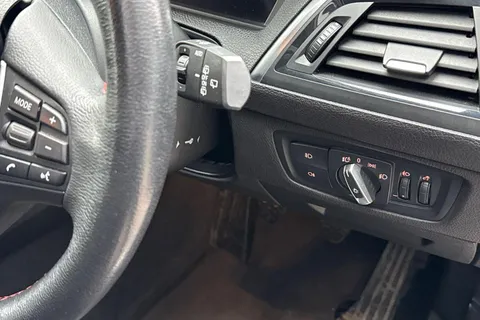 NV18USY BMW 1 Series 118i [1.5] Sport 5dr [Nav] Thumbnail #39