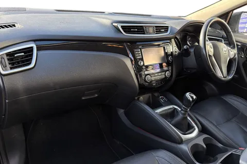 YK16BKB Nissan Qashqai 1.5 dCi Tekna 5dr Thumbnail #3