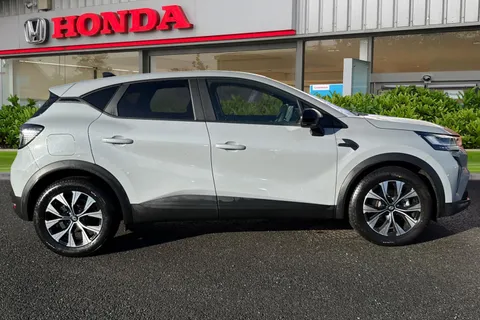 BD75XPW Renault Captur 1.8 E-Tech Full Hybrid 160 Evolution 5dr Auto Thumbnail #6